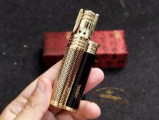 Lửa khò được tạo ra từ bật lửa xì gà Lubinski rất sạch